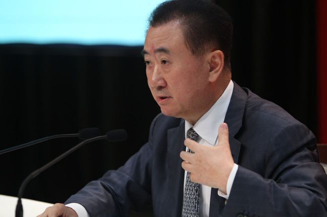 在对法兰克福的比赛中，他在无人阻拦的情况下带球奔跑都能趟得太大，这就是球队被进第四球的原因。